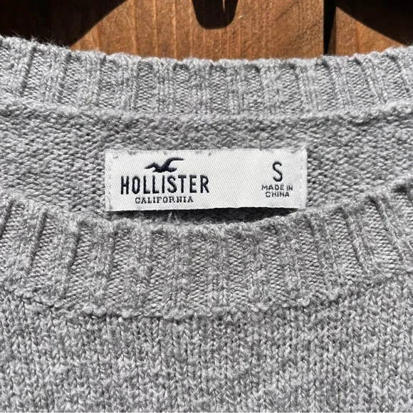 Hollister grey sweater with white and black stripes - Picture 2 of 3